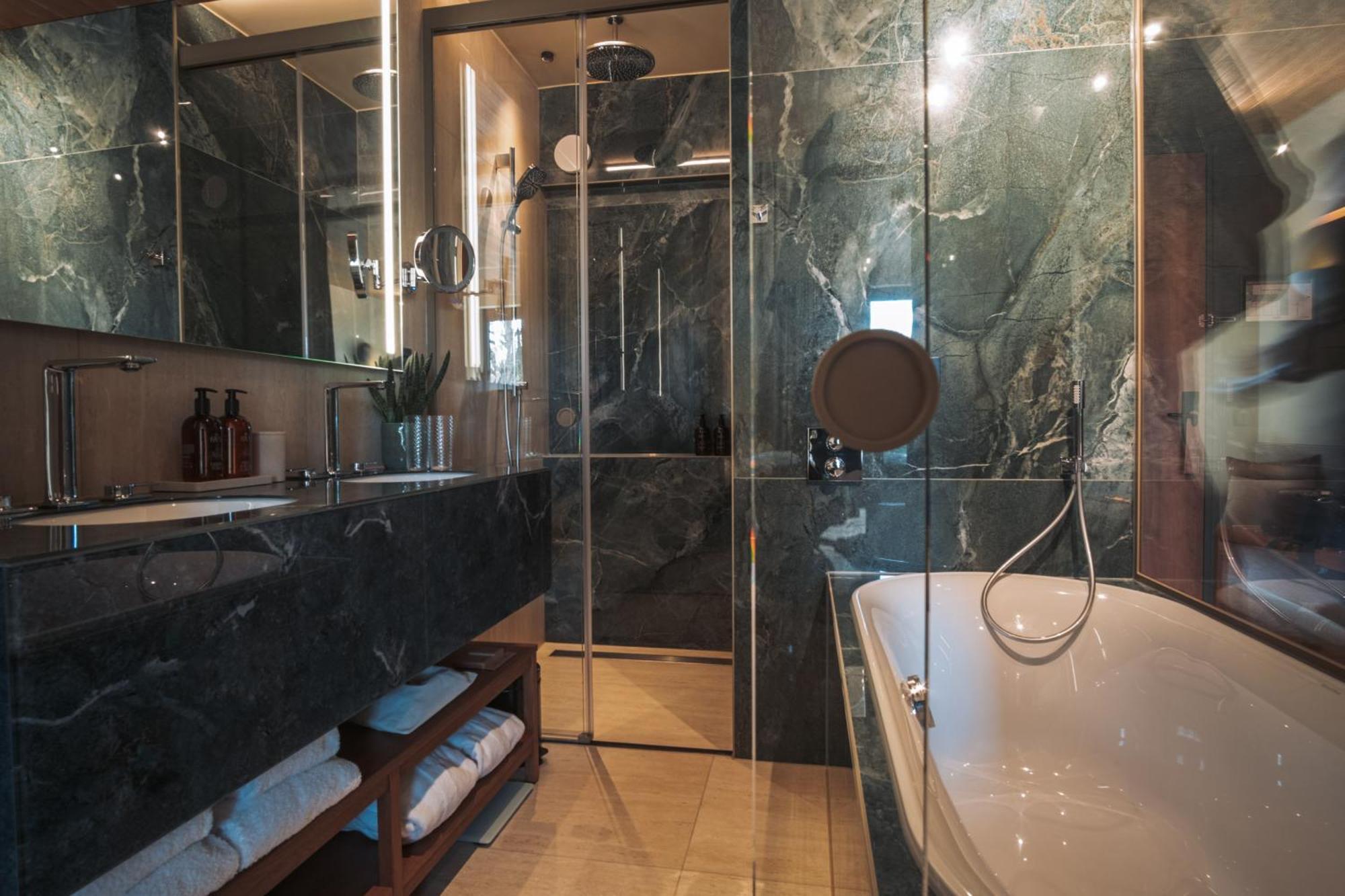 Van Oys Maastricht Retreat, A Leading Hotel Of The World 爱斯登 外观 照片